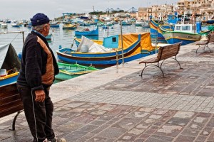 El pequño puerto pesquero de Marsaloxx, al sureste de Malta, conserva el encanto mediterráneo. Foto de Samba Oleg.