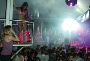 Las discotecas son el principal centro de marcha maltesa. Foto de PistoCasero.